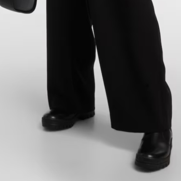 🔴SOLD🔴 THE ROW Greta Lug Sole Winter Chelsea Boot- Black - Picture 6 of 16